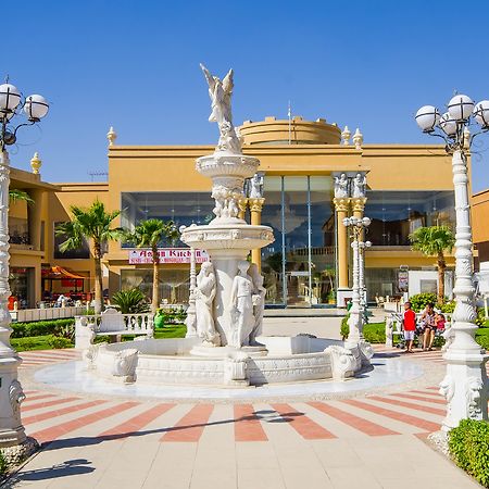 Titanic Palace Families And Couples Only Hurgada Dış mekan fotoğraf Fountain at the entrance of the resort