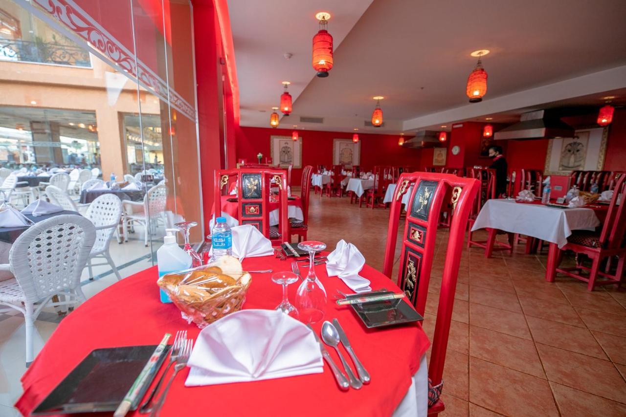 Titanic Palace Families And Couples Only Hurgada Dış mekan fotoğraf Restaurant in the hotel