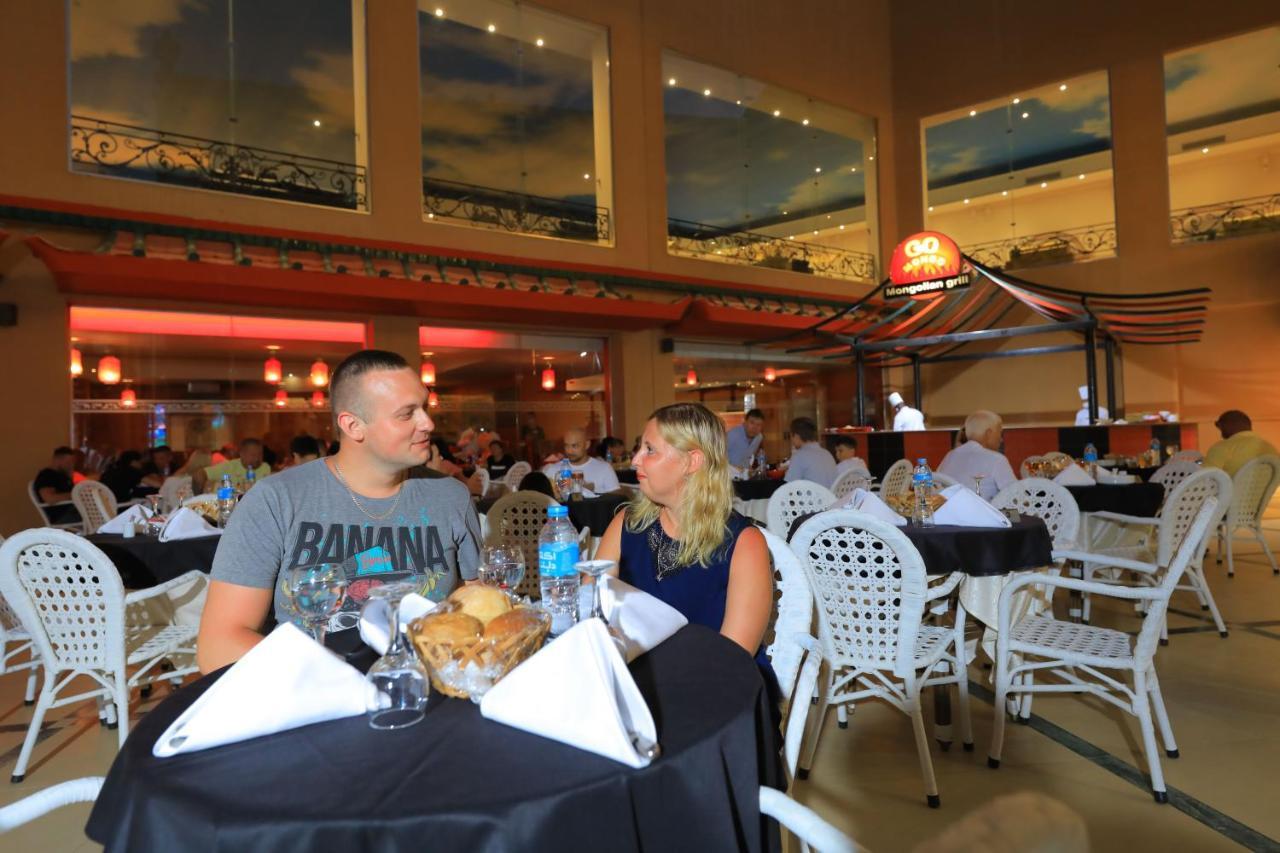 Titanic Palace Families And Couples Only Hurgada Dış mekan fotoğraf The interior of the restaurant