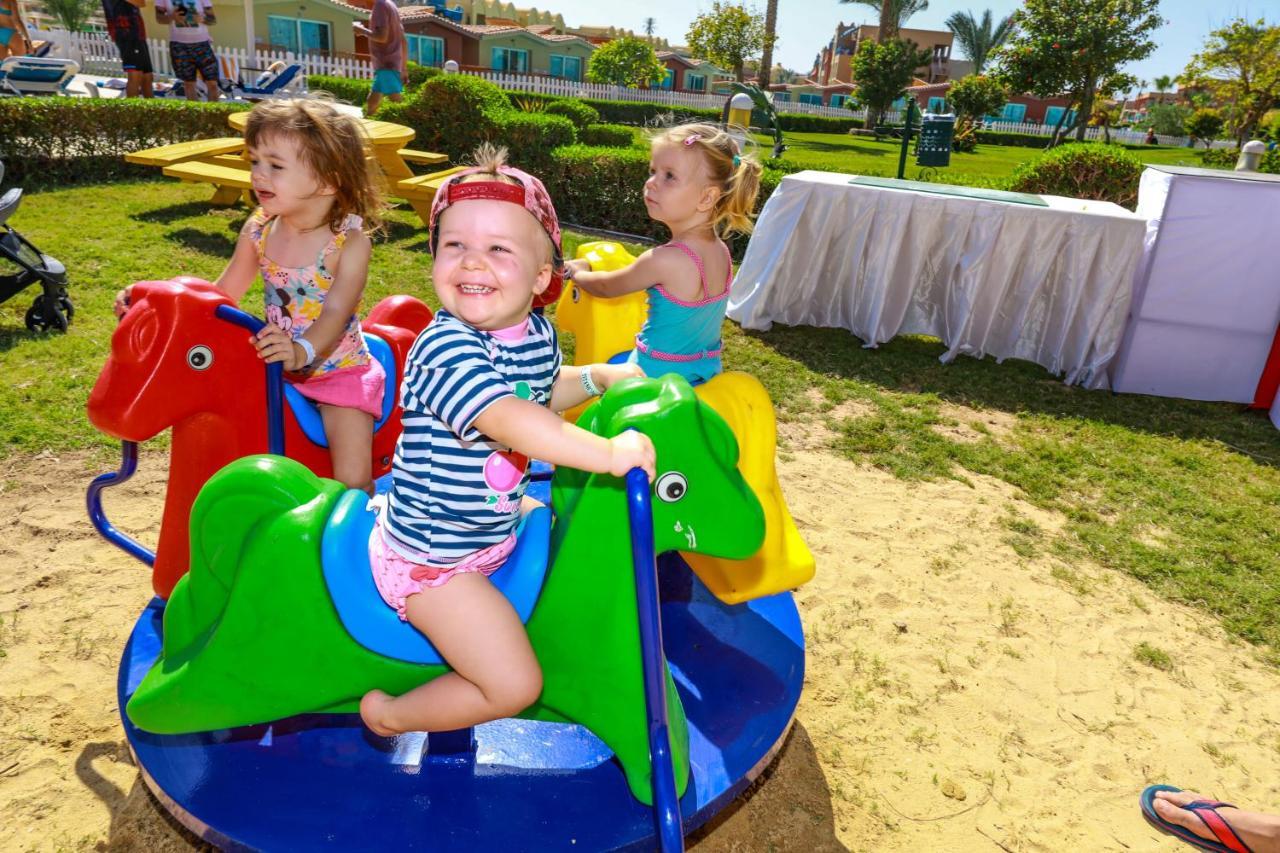 Titanic Palace Families And Couples Only Hurgada Dış mekan fotoğraf Children playing on a carousel