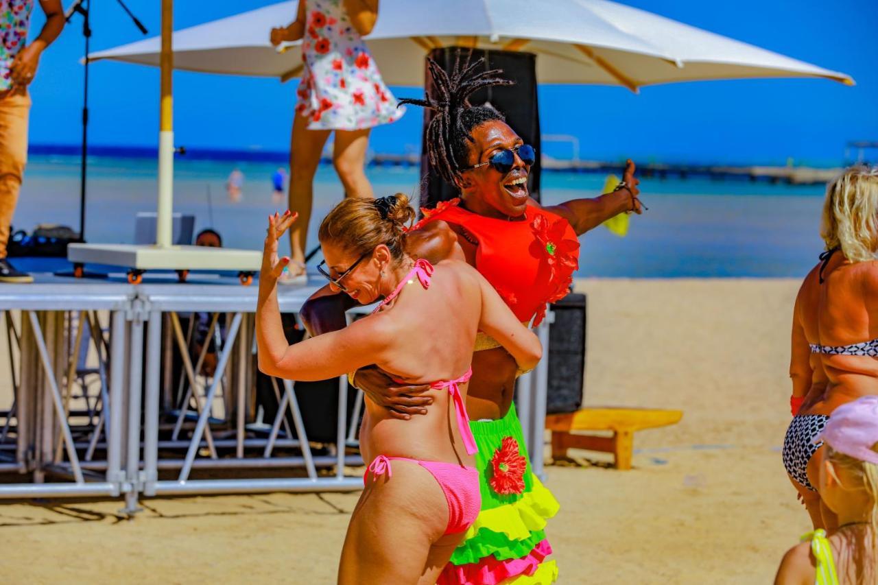 Titanic Palace Families And Couples Only Hurgada Dış mekan fotoğraf Beach party in 2019