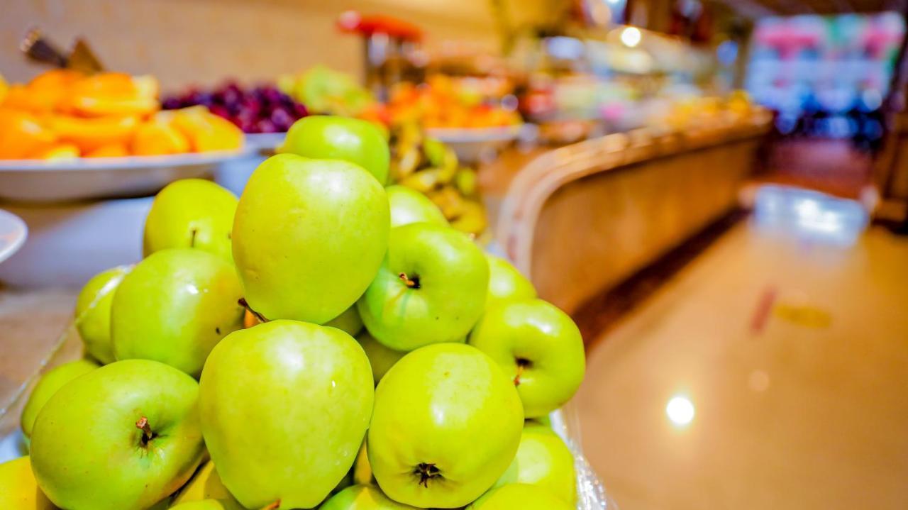Titanic Palace Families And Couples Only Hurgada Dış mekan fotoğraf Granny Smith apples