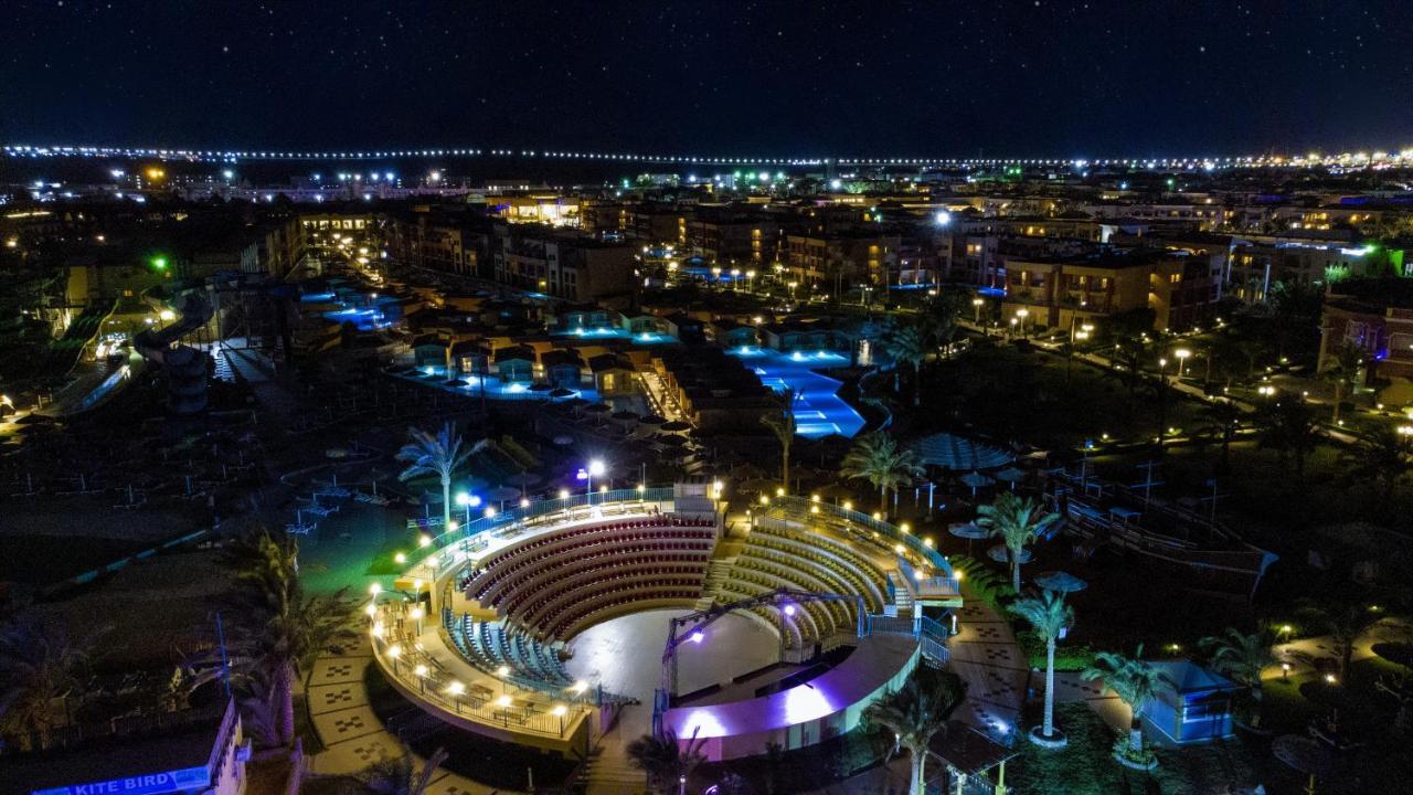 Titanic Palace Families And Couples Only Hurgada Dış mekan fotoğraf Aerial view of the resort at night