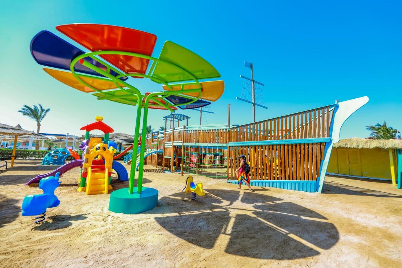 Titanic Palace Families And Couples Only Hurgada Dış mekan fotoğraf Playground at the resort