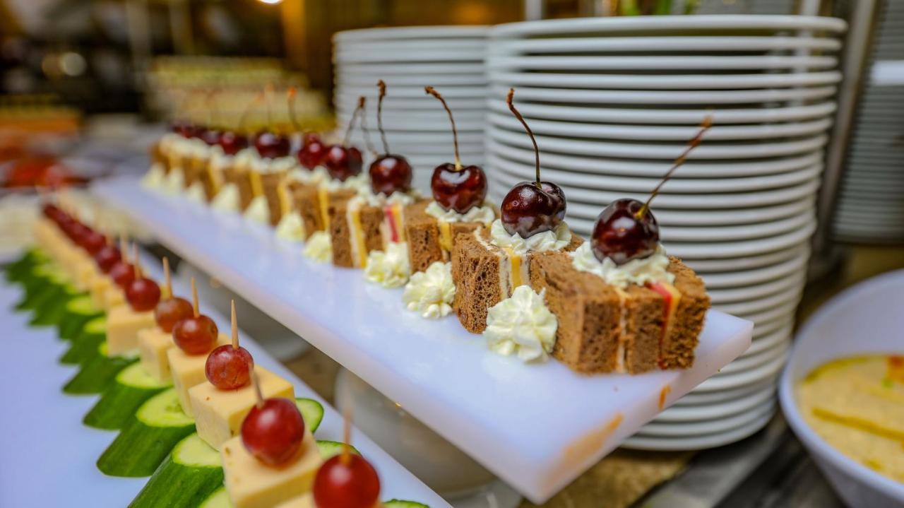 Titanic Palace Families And Couples Only Hurgada Dış mekan fotoğraf Finger food