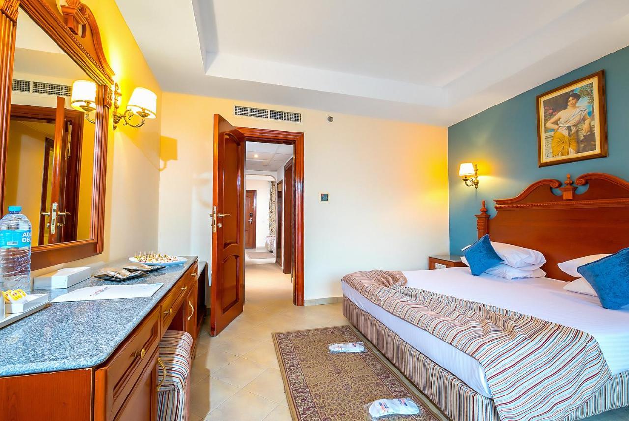 Titanic Palace Families And Couples Only Hurgada Dış mekan fotoğraf A bedroom at the hotel